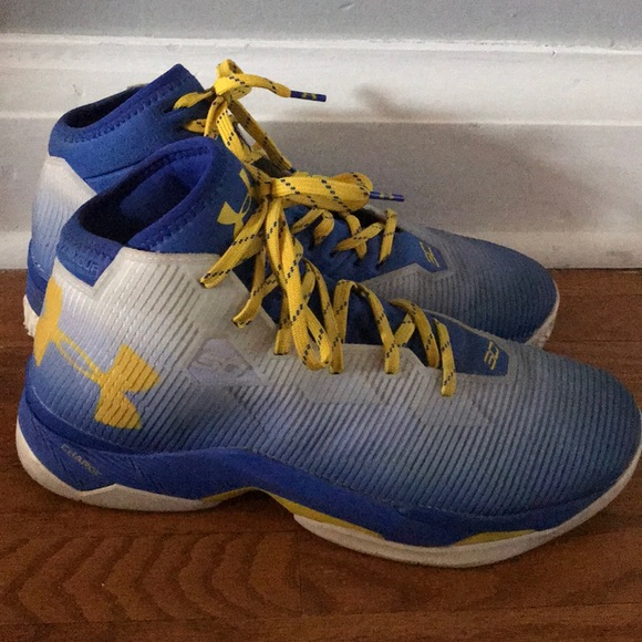 Basketball Shoes - Picture 1 of 4